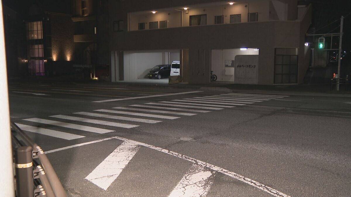 ひき逃げ事件で女性（22）が重傷 黒色のワンボックスカーの行方追う