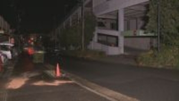 商業施設の駐車場から出てきた車 向かい側の住宅外壁や電柱に衝突 96歳の女性が死亡・70代の男女２人が重傷 愛知・瀬戸市