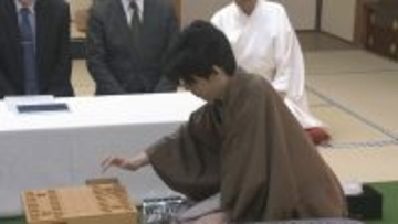 藤井六冠タイに戻せるか　王将戦第２局が京都・伏見稲荷で始まる