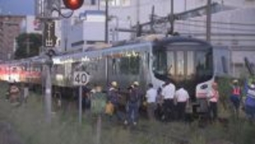 踏切内でキャリアカー停めた女性を書類送検 JR高山線で特急ひだと衝突 乗客5人けが「警報機が鳴っていることに気付かなかった」岐阜・各務原市