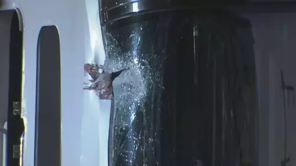 「踏切内でキャリアカー停めた女性を書類送検 JR高山線で特急ひだと衝突 乗客5人けが「警報機が鳴っていることに気付かなかった」岐阜・各務原市」の画像