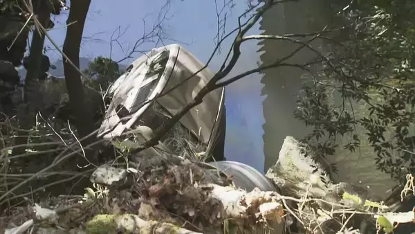 軽乗用車が約20メートル下の川に転落 46歳男性死亡 下り坂のカーブ回り切れずガードレール越えたか 三重・南伊勢町