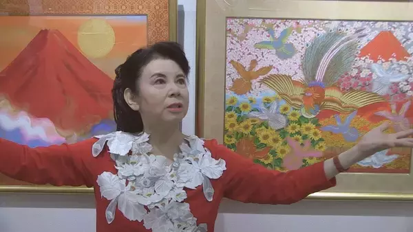 「「壮大な富士山から考えたらちっぽけな悩みなんて大したことない」俳優・画家あいはら友子さんの絵画展　「赤富士」をテーマに約50作品が展示・販売　名古屋・中村区」の画像