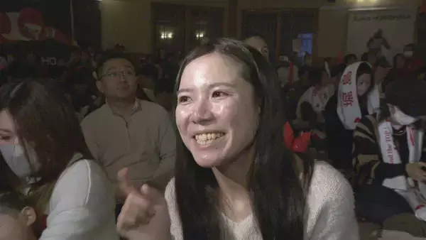 「まさかの転倒… 後ろ向きで執念のゴール｢弟が“ごめんなさい”ってやっていたが…ありがとう｣ 堀島行真選手（28）地元では姉たちから熱烈エール【ミラノ・コルティナオリンピック】」の画像