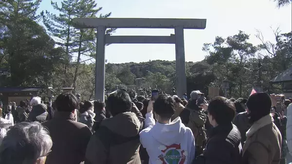 「熱田神宮は三が日で220万人が参拝｢家族が健康で楽しく過ごせる1年に｣ 伊勢神宮には42万が訪れる 東海地方の正月」の画像