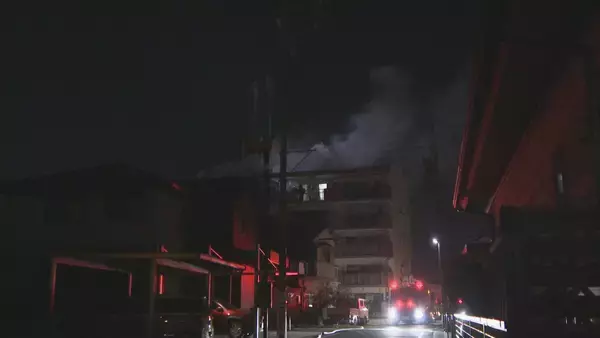 「集合住宅の一室が全焼 焼け跡から年齢性別不明の遺体見つかる 住人の男性（78）と連絡取れず」の画像