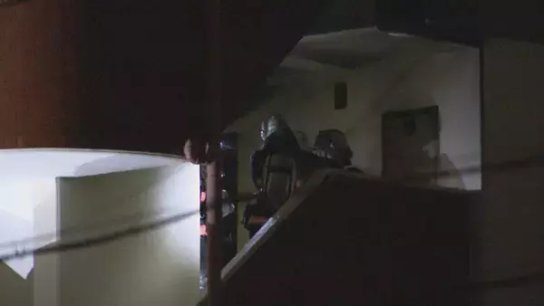 「集合住宅の一室が全焼 焼け跡から年齢性別不明の遺体見つかる 住人の男性（78）と連絡取れず」の画像