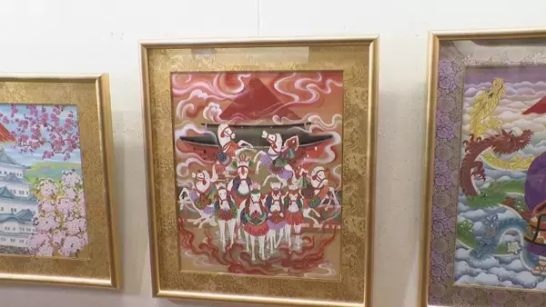 「俳優・画家のあいはら友子さんが"赤富士"をテーマに絵画展 2月末で閉店する名鉄百貨店での展示に｢名古屋が大好き。今回の絵画展は格別｣」の画像