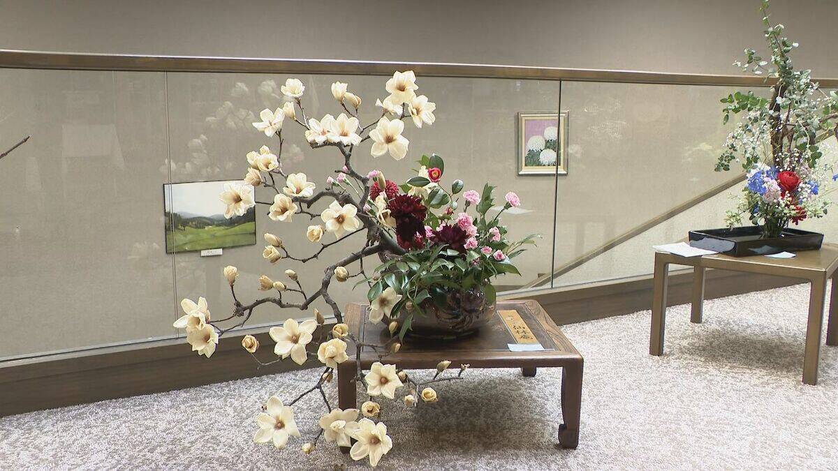 クラブハウスで春の息吹感じる「千秋流」いけばな展 明智ゴルフ倶楽部ひるかわゴルフ場 岐阜・中津川市