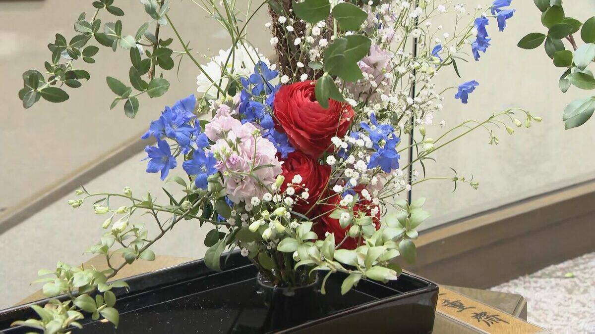 クラブハウスで春の息吹感じる「千秋流」いけばな展 明智ゴルフ倶楽部ひるかわゴルフ場 岐阜・中津川市