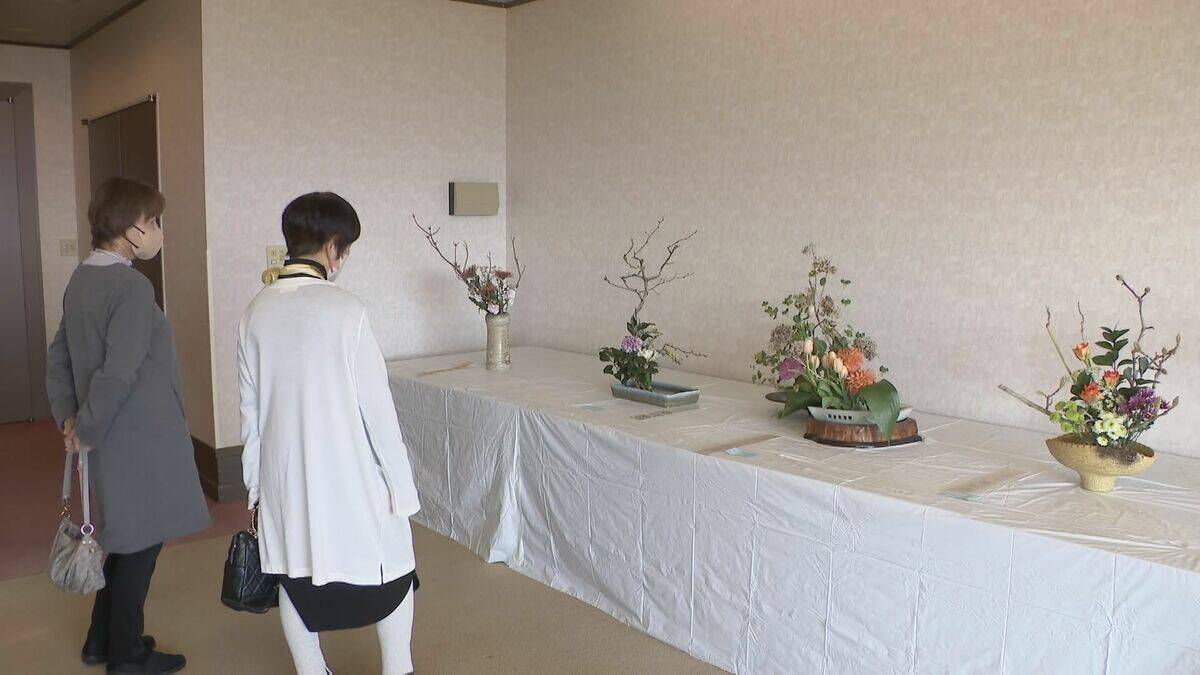 クラブハウスで春の息吹感じる「千秋流」いけばな展 明智ゴルフ倶楽部ひるかわゴルフ場 岐阜・中津川市