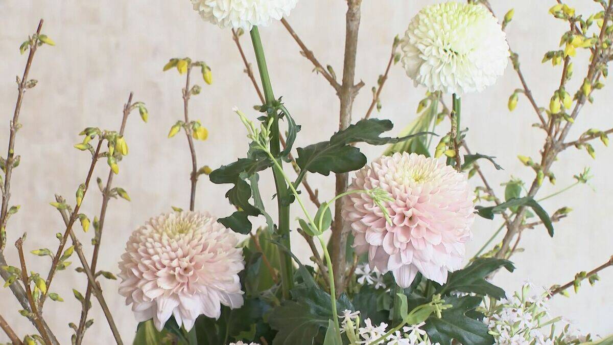 クラブハウスで春の息吹感じる「千秋流」いけばな展 明智ゴルフ倶楽部ひるかわゴルフ場 岐阜・中津川市