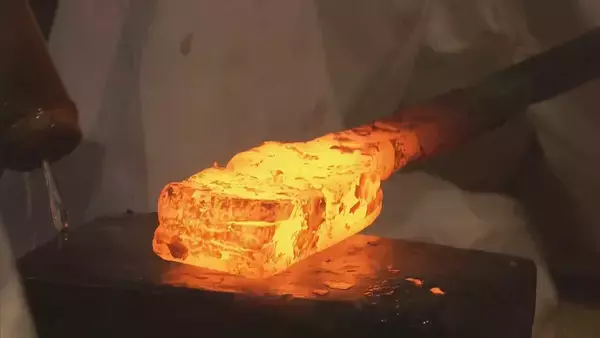 「刃物の町で日本刀の“打ち初め式”「切れ味の鋭い１年に」岐阜・関市」の画像