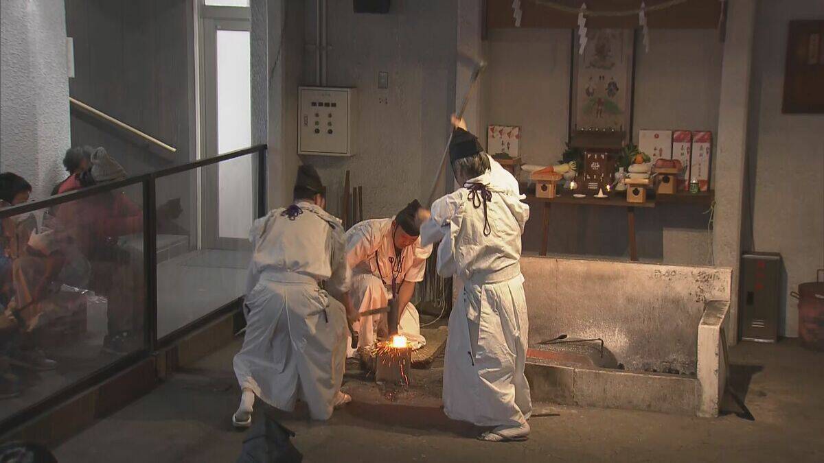 刃物の町で日本刀の“打ち初め式”「切れ味の鋭い１年に」岐阜・関市