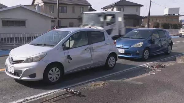 11台が絡む事故 ｢トラックが突っ込んできた｣ 信号待ちをしていた車に次々と… 2人搬送 愛知･豊田市の国道