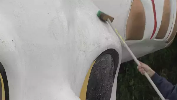 「巨大招き猫“とこにゃん”のすす払い「来年も福を招いて」愛知・常滑市」の画像