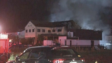 放火の可能性を捜査　ケーキ店の火災で5人死傷　閉店後オーナーの知人ら１１人が集まりトラブルか