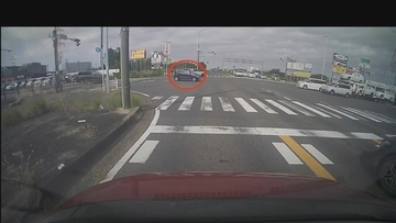 事故の瞬間何が…交差点での“右折”時に対向車と衝突 対向車は横転して信号機の柱へ突っ込み運転していた男性死亡 ｢交差点で起こりやすい事故｣ 私たちが注意すべき点は？ 愛知・東郷町