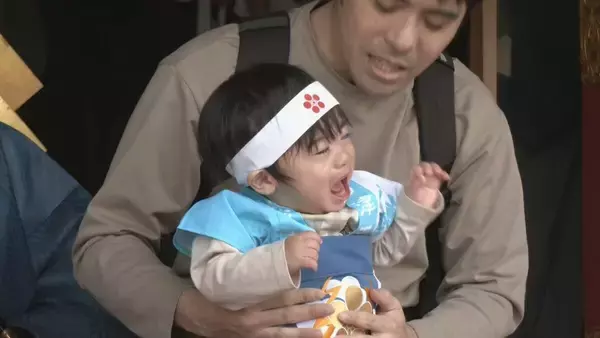 「先に泣いた方が勝ち 赤ちゃん｢泣き相撲｣ 健やかな成長願って…取り組み前から泣き始めてしまう子も 岩津天満宮 愛知･岡崎市」の画像