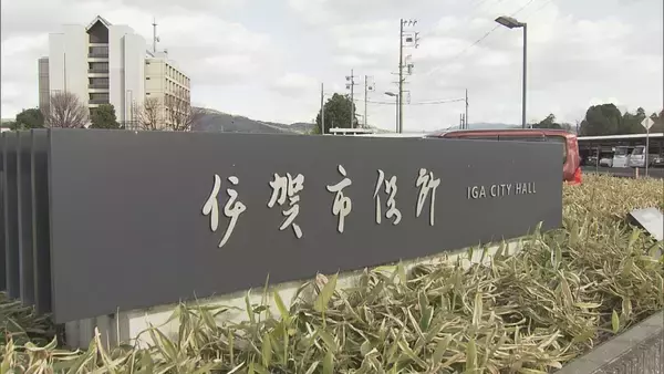 「市長が運転中 ガードレールに接触するも… 警察に報告せず ｢この程度なら大丈夫だろう｣ 三重･伊賀市の稲森稔尚市長 公務の式典会場に向かう途中だった」の画像