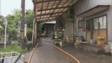 先週廃業した鉄工所が全焼 ｢工場が燃えている｣ 敷地内にある住宅と隣の空き家も… 岐阜･養老町