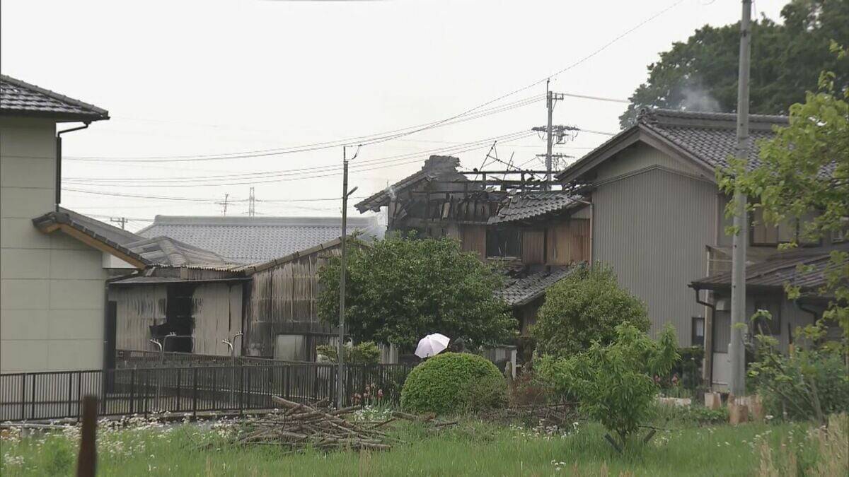 先週廃業した鉄工所が全焼 ｢工場が燃えている｣ 敷地内にある住宅と隣の空き家も… 岐阜･養老町
