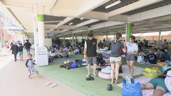 「大人気のウォータースライダーは2時間待ち!? 3連休最終日｢ナガシマジャンボ海水プール｣は大賑わい ｢熱中症対策はしっかりと｣ 三重」の画像