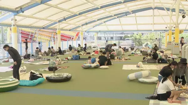 「大人気のウォータースライダーは2時間待ち!? 3連休最終日｢ナガシマジャンボ海水プール｣は大賑わい ｢熱中症対策はしっかりと｣ 三重」の画像