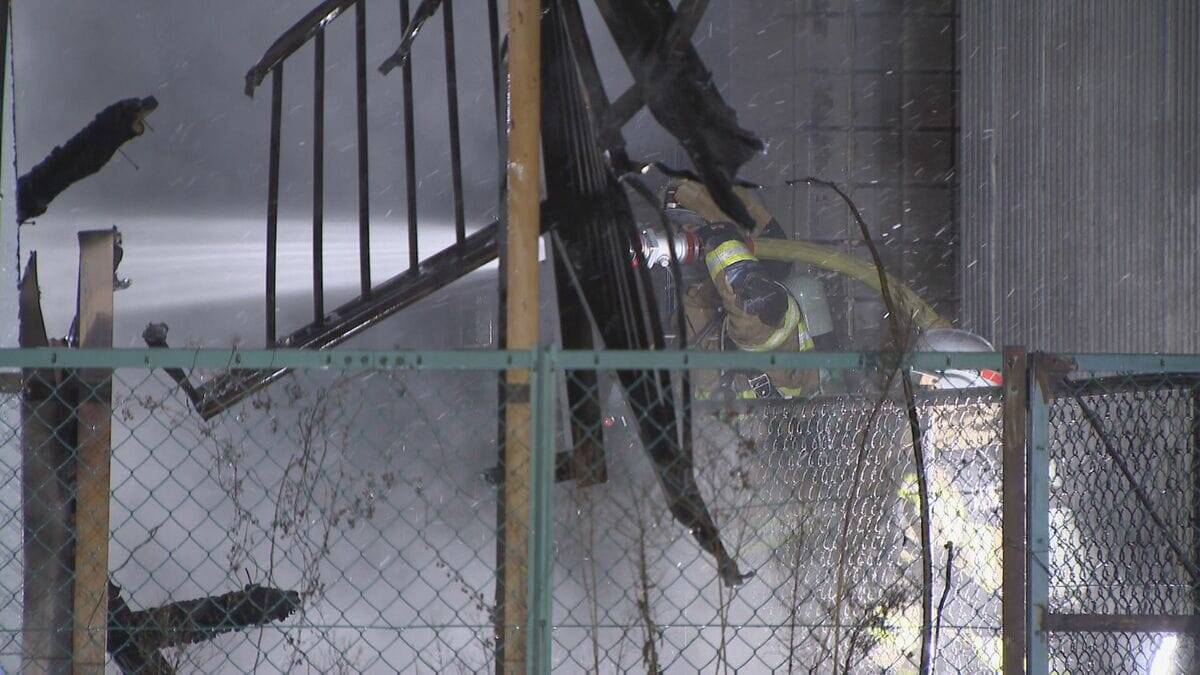 ｢パソコンが爆発｣ 愛知の学習塾で火事 近くにあったヒーターの火が燃え移ったか 講師と生徒にけが人や逃げ遅れなし 尾張旭市