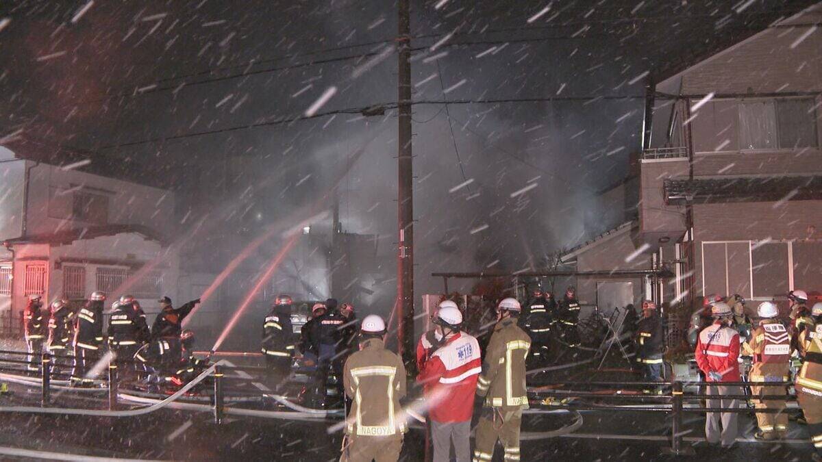 ｢パソコンが爆発｣ 愛知の学習塾で火事 近くにあったヒーターの火が燃え移ったか 講師と生徒にけが人や逃げ遅れなし 尾張旭市