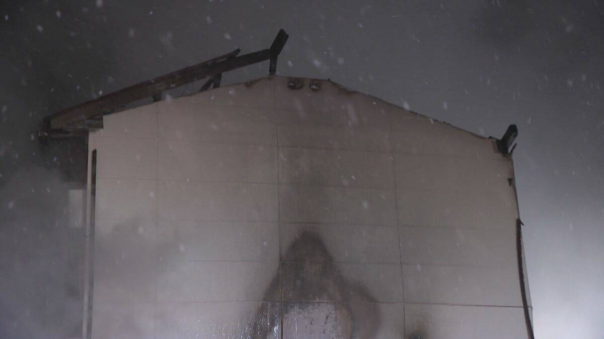 ｢パソコンが爆発｣ 愛知の学習塾で火事 近くにあったヒーターの火が燃え移ったか 講師と生徒にけが人や逃げ遅れなし 尾張旭市