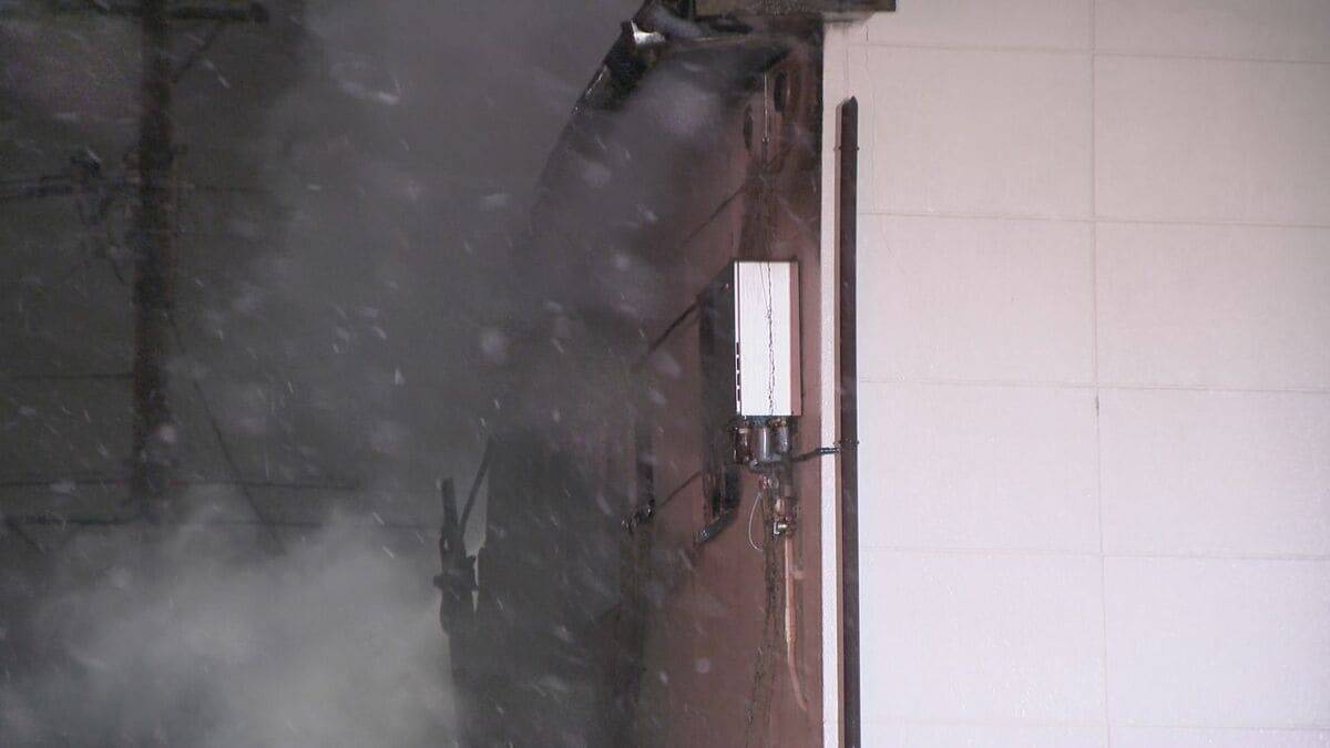 ｢パソコンが爆発｣ 愛知の学習塾で火事 近くにあったヒーターの火が燃え移ったか 講師と生徒にけが人や逃げ遅れなし 尾張旭市