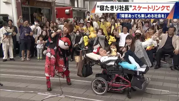 「車いすでアイススケート ｢障害がある人の選択肢に｣ “寝たきり社長”がリンクを貸し切って体験会 “クラファン”では倍以上の金額集まる」の画像