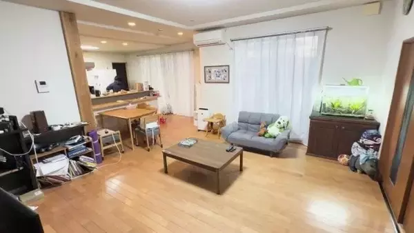 「人生激変！大手企業から農家に転身した“脱サラ夫婦” 大きな一軒家も購入し… ｢何も後悔はしていないです｣ 年収は半分以下でも家族と充実ライフ」の画像