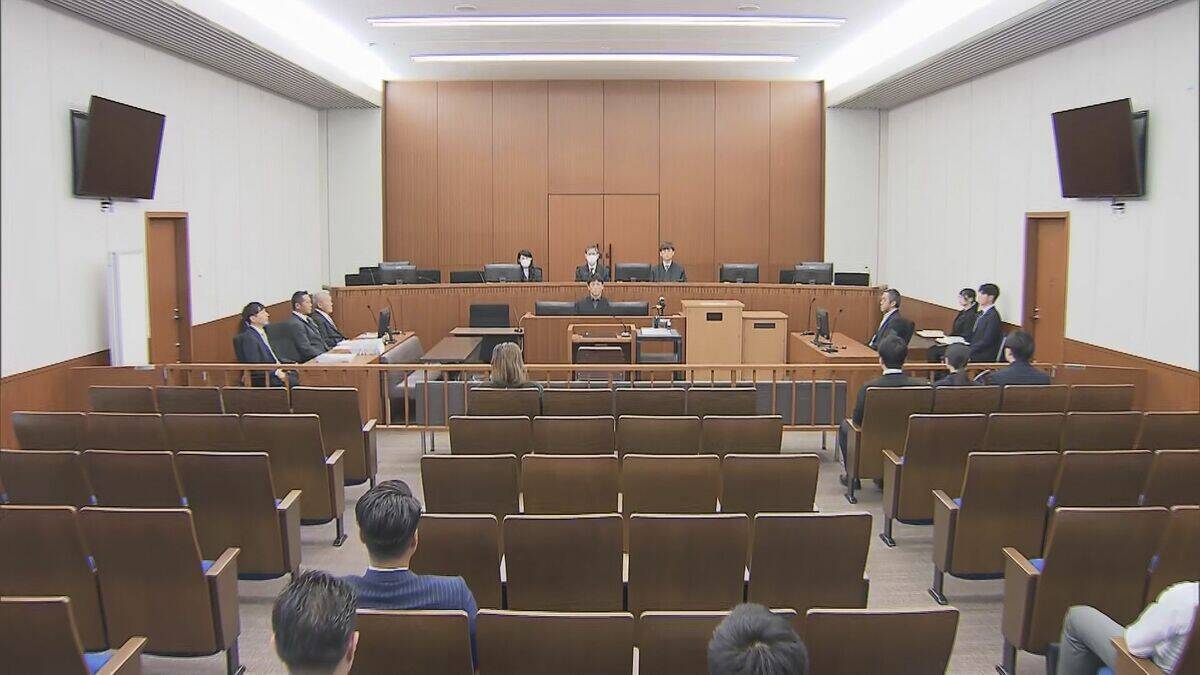 ピースサインで裁判所へ 選挙直前に｢菓子折り｣配った公職選挙法違反の罪 岐阜･本巣市議が初公判で起訴内容を否認 ｢違法行為に当たるのかは大きな疑問｣