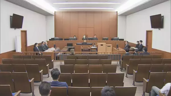 「ピースサインで裁判所へ 選挙直前に｢菓子折り｣配った公職選挙法違反の罪 岐阜･本巣市議が初公判で起訴内容を否認 ｢違法行為に当たるのかは大きな疑問｣」の画像