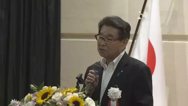 「岐阜･白川村で“真夏の成人式” 帰省しやすいお盆の時期に浴衣やスーツ姿で友人や恩師と再会 合掌造りの前で記念撮影も」の画像