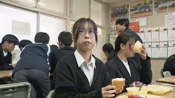 「給食のメニューは｢フォー｣や｢バインミー｣ アジア大会で聖火リレーが行われる愛知･東浦町 給食を通じて異文化への理解を深めて」の画像