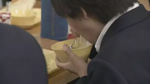 「給食のメニューは｢フォー｣や｢バインミー｣ アジア大会で聖火リレーが行われる愛知･東浦町 給食を通じて異文化への理解を深めて」の画像