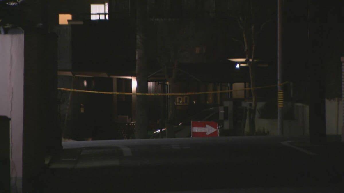 男性（35）が路上で背中を刺される 犯人は逃走 警察が殺人未遂の疑いで行方追う