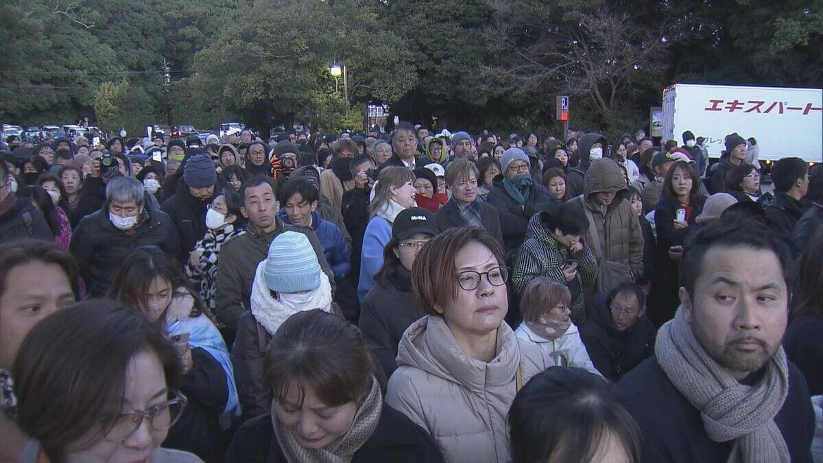 ｢1年の始まりという感じ｣冬至前後に伊勢神宮では鳥居から日の出…宇治橋の参道と光が一直線に 約1200人が参拝