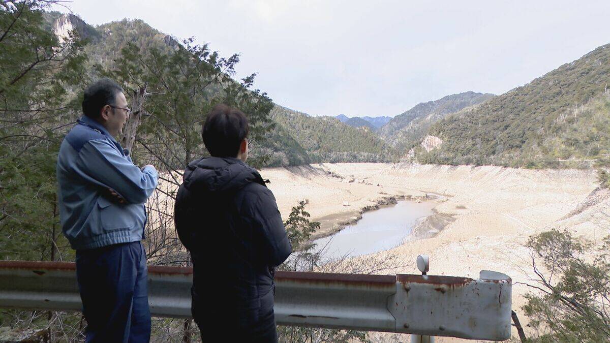 このままだと3月には貯水率が0%に? 愛知･新城市の宇連ダム いまの貯水率は6.8% 水面は満水時より40メートルも低く