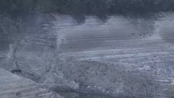 「このままだと3月には貯水率が0%に? 愛知･新城市の宇連ダム いまの貯水率は6.8% 水面は満水時より40メートルも低く」の画像