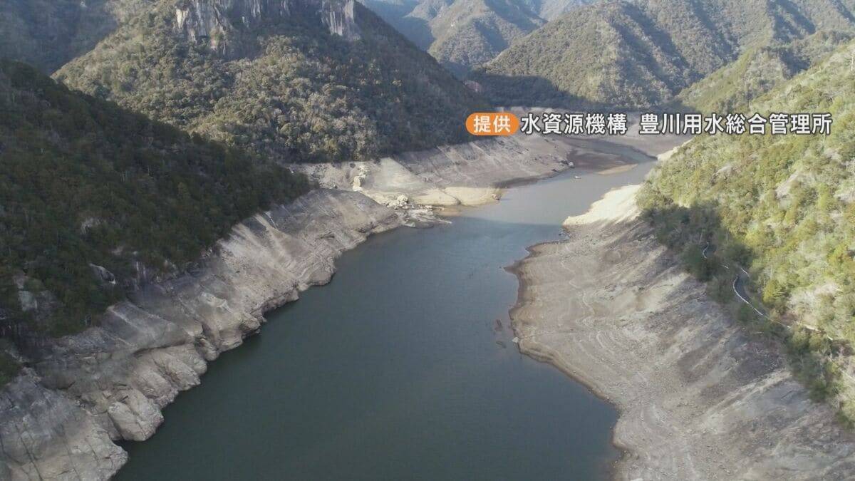 このままだと3月には貯水率が0%に? 愛知･新城市の宇連ダム いまの貯水率は6.8% 水面は満水時より40メートルも低く