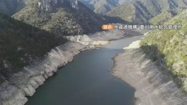 「このままだと3月には貯水率が0%に? 愛知･新城市の宇連ダム いまの貯水率は6.8% 水面は満水時より40メートルも低く」の画像