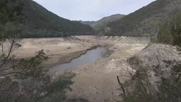 「このままだと3月には貯水率が0%に? 愛知･新城市の宇連ダム いまの貯水率は6.8% 水面は満水時より40メートルも低く」の画像