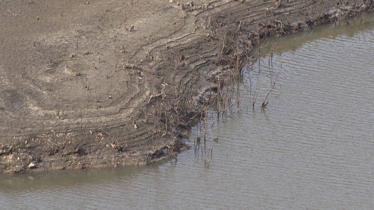 このままだと3月には貯水率が0%に? 愛知･新城市の宇連ダム いまの貯水率は6.8% 水面は満水時より40メートルも低く