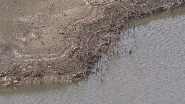 「このままだと3月には貯水率が0%に? 愛知･新城市の宇連ダム いまの貯水率は6.8% 水面は満水時より40メートルも低く」の画像