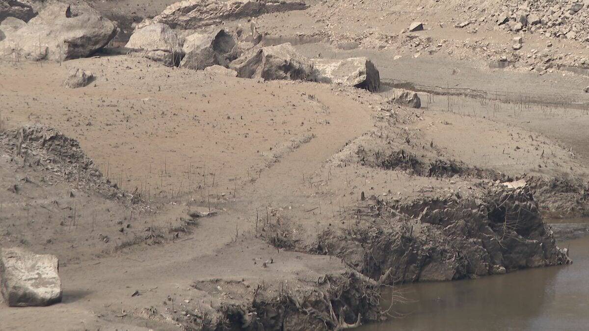 このままだと3月には貯水率が0%に? 愛知･新城市の宇連ダム いまの貯水率は6.8% 水面は満水時より40メートルも低く