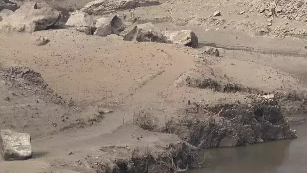 「このままだと3月には貯水率が0%に? 愛知･新城市の宇連ダム いまの貯水率は6.8% 水面は満水時より40メートルも低く」の画像